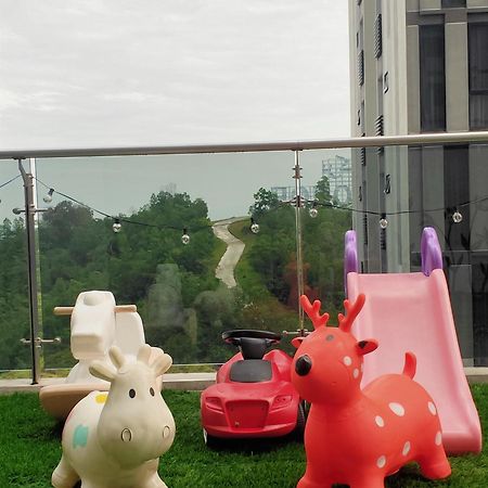 D Bunga مسلم Homestay Pool View Legoland Nusajaya 努沙再也 外观 照片