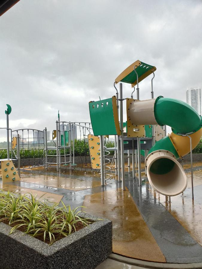 D Bunga مسلم Homestay Pool View Legoland Nusajaya 努沙再也 外观 照片