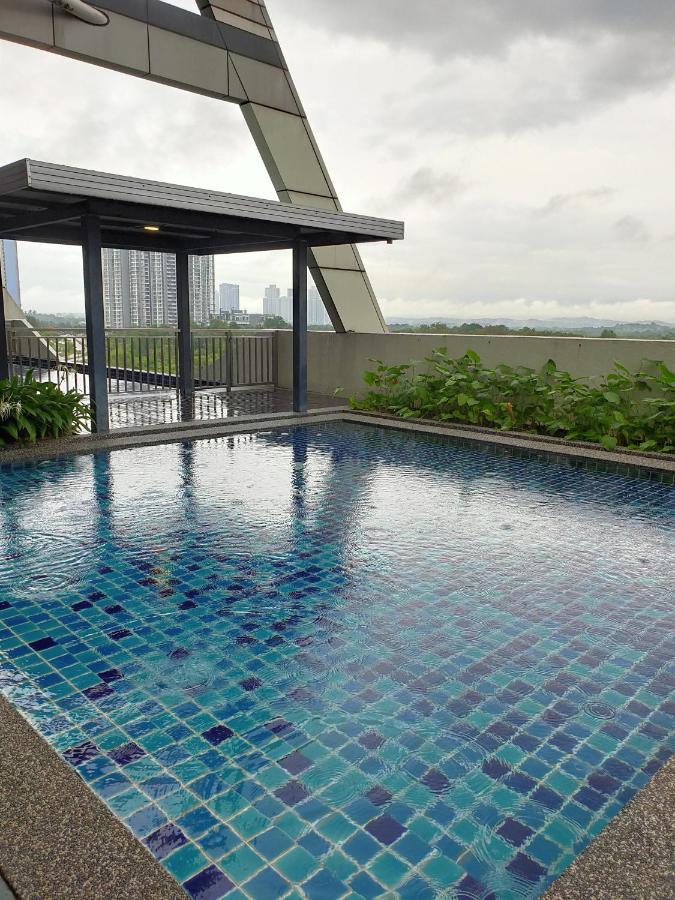 D Bunga مسلم Homestay Pool View Legoland Nusajaya 努沙再也 外观 照片