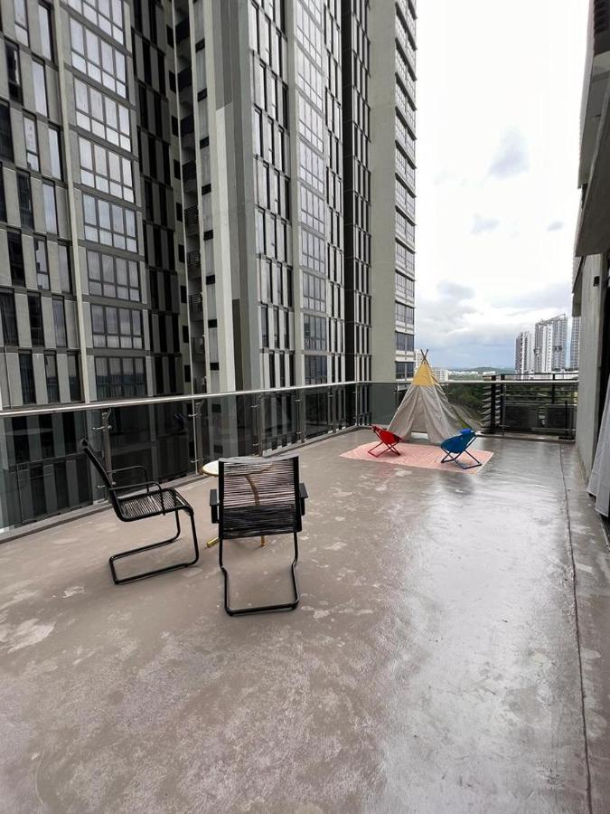 D Bunga مسلم Homestay Pool View Legoland Nusajaya 努沙再也 外观 照片