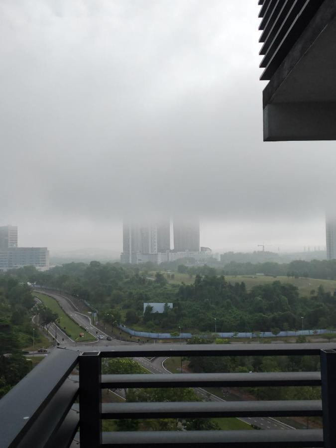 D Bunga مسلم Homestay Pool View Legoland Nusajaya 努沙再也 外观 照片