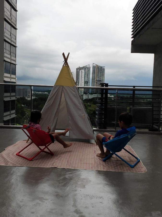 D Bunga مسلم Homestay Pool View Legoland Nusajaya 努沙再也 外观 照片