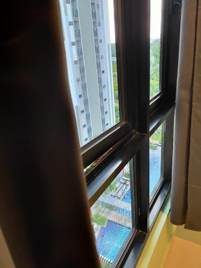D Bunga مسلم Homestay Pool View Legoland Nusajaya 努沙再也 外观 照片