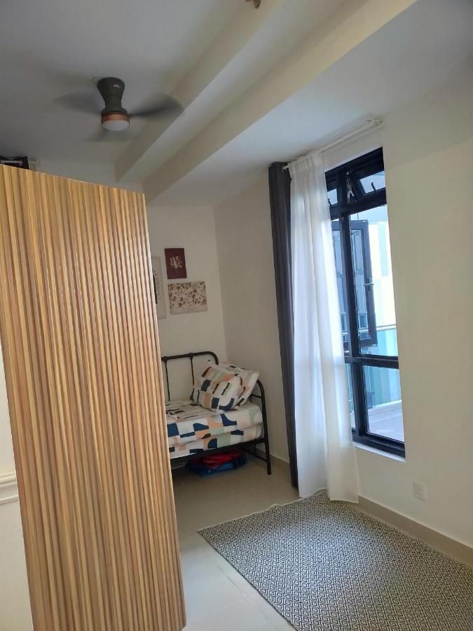 D Bunga مسلم Homestay Pool View Legoland Nusajaya 努沙再也 外观 照片