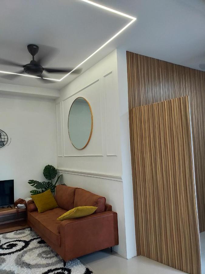 D Bunga مسلم Homestay Pool View Legoland Nusajaya 努沙再也 外观 照片