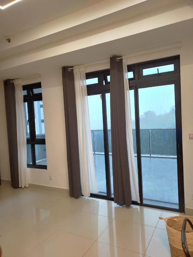 D Bunga مسلم Homestay Pool View Legoland Nusajaya 努沙再也 外观 照片