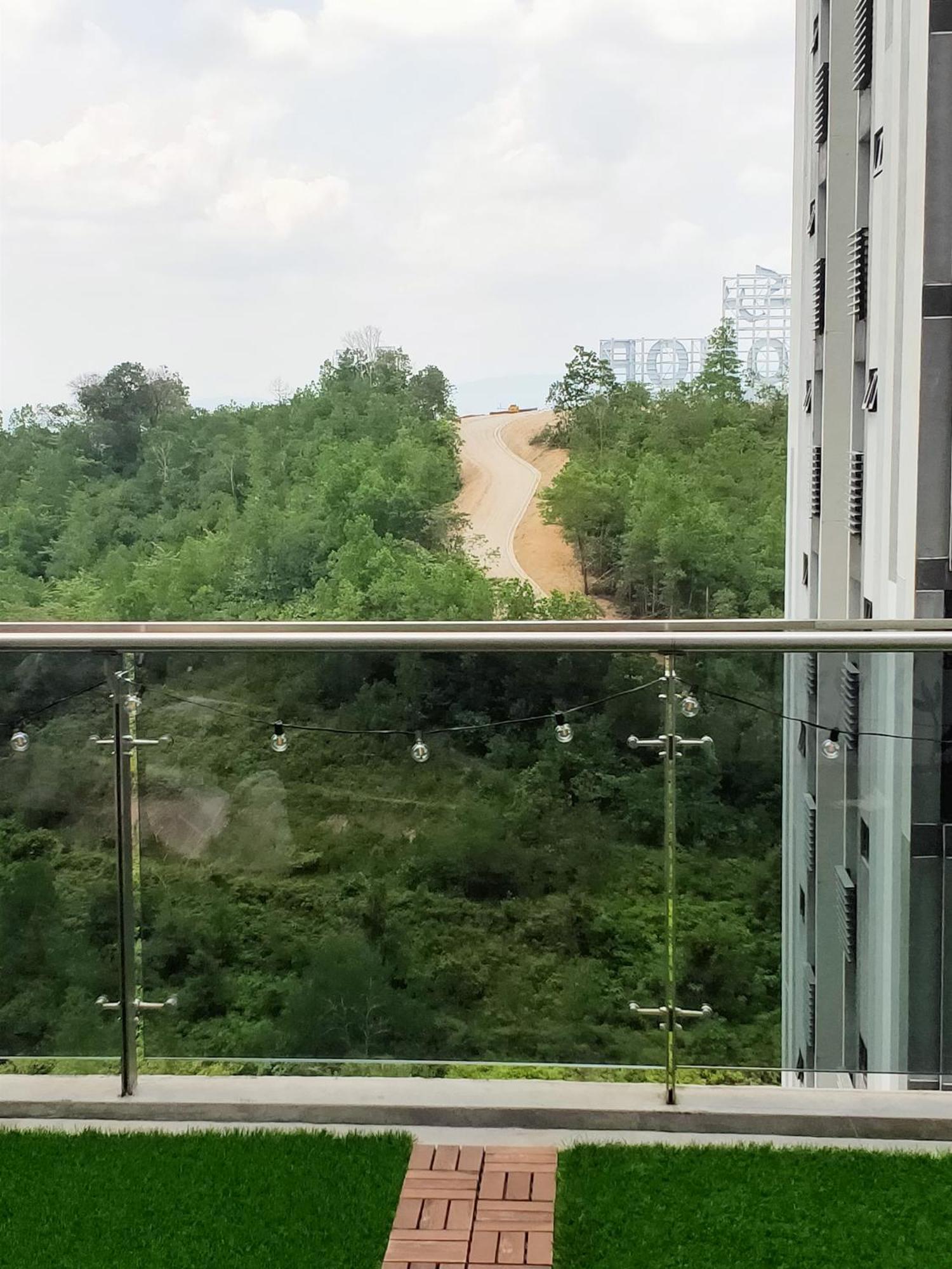 D Bunga مسلم Homestay Pool View Legoland Nusajaya 努沙再也 外观 照片