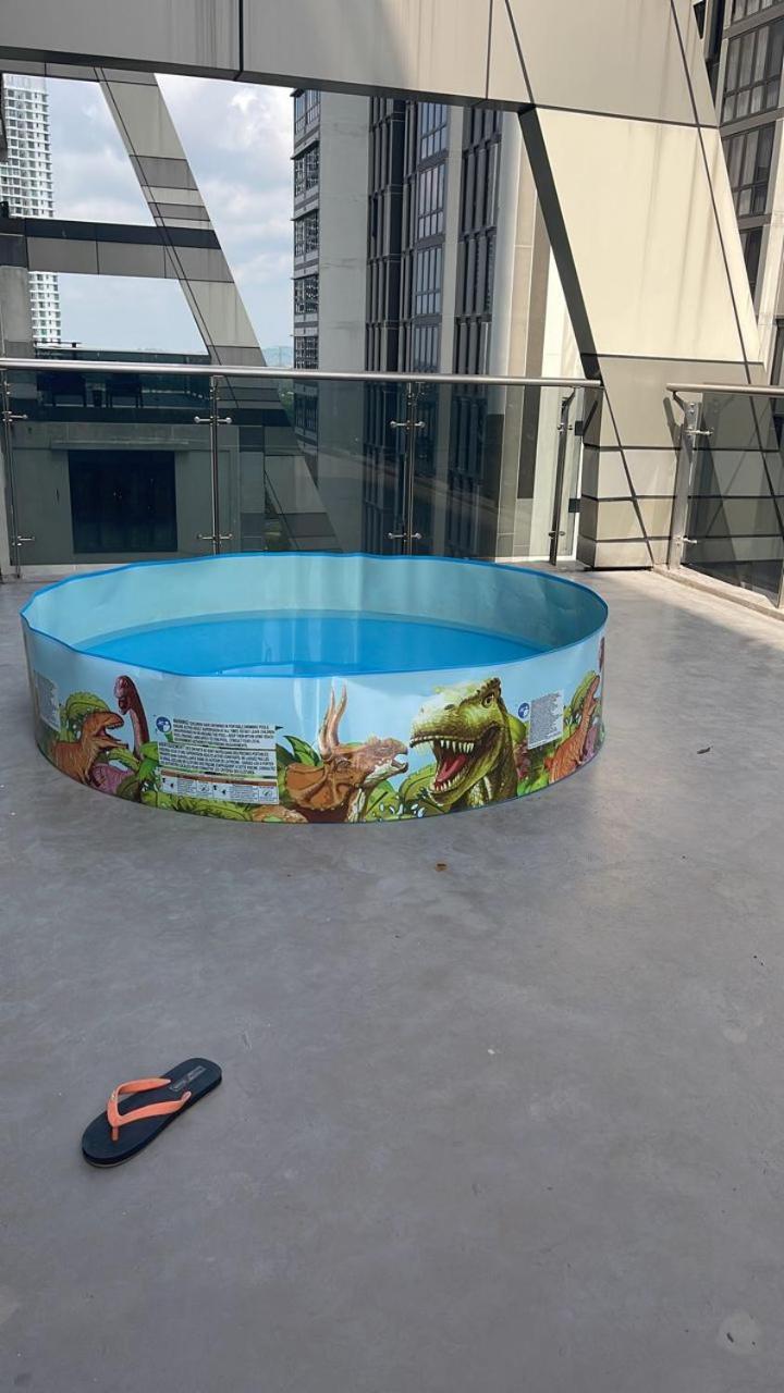 D Bunga مسلم Homestay Pool View Legoland Nusajaya 努沙再也 外观 照片